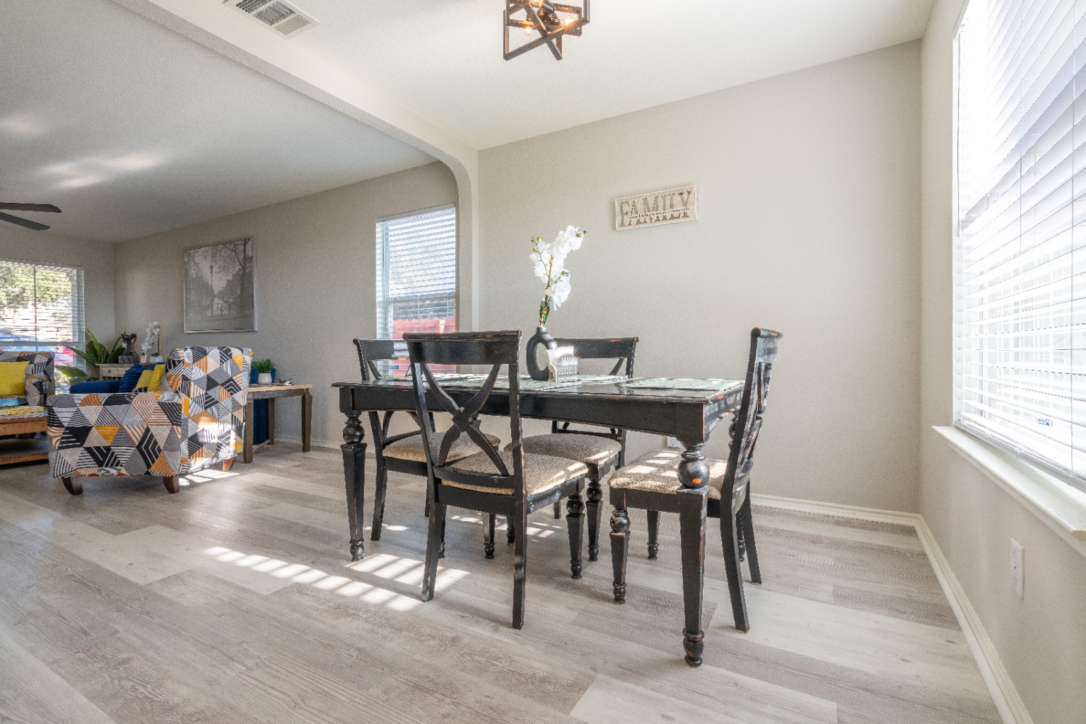 Patriot Stays — Dining area